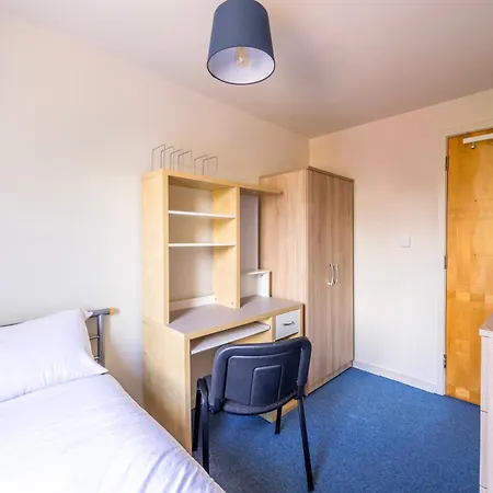 Newly Renovated Hampton 2 By Prescott Apartment