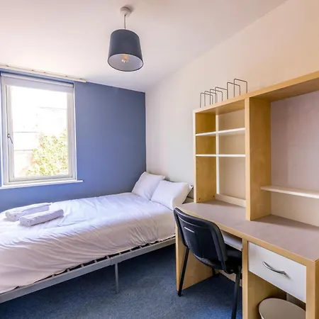 Newly Renovated Hampton 2 By Prescott Apartment Bristol